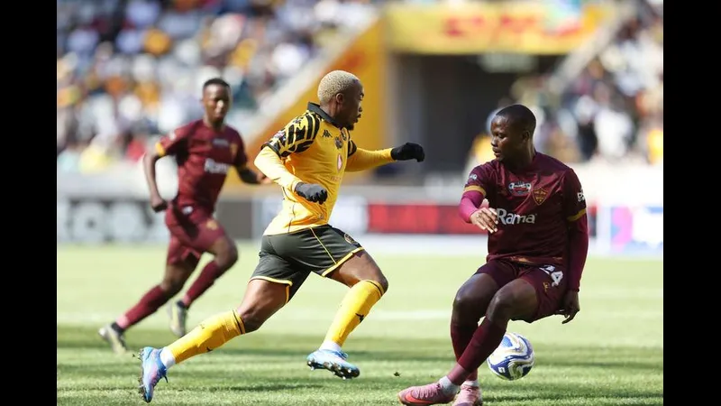 Cầu thủ Al Ittihad vượt qua cầu thủ Al Masry để tiến vào vùng cấm đối phương Cầu thủ Al Ittihad vượt qua cầu thủ Al Masry để tiến vào vùng cấm đối phương