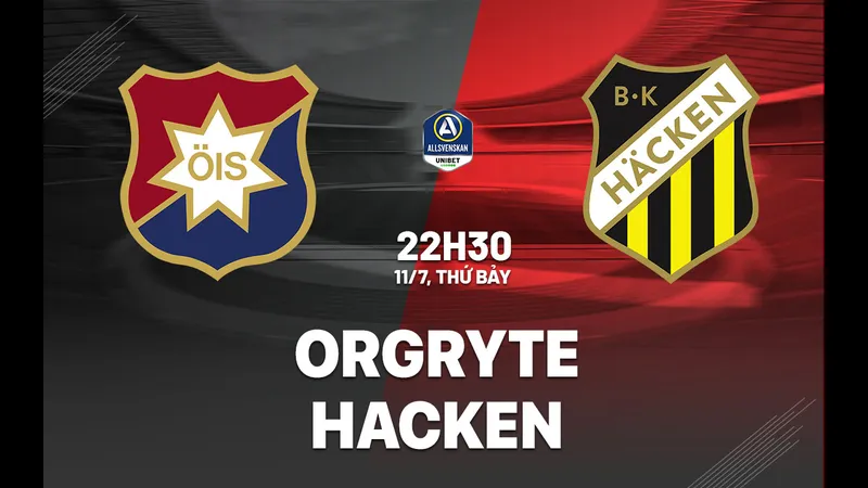 Cầu thủ Orgryte và Hacken tranh chấp bóng trên sân