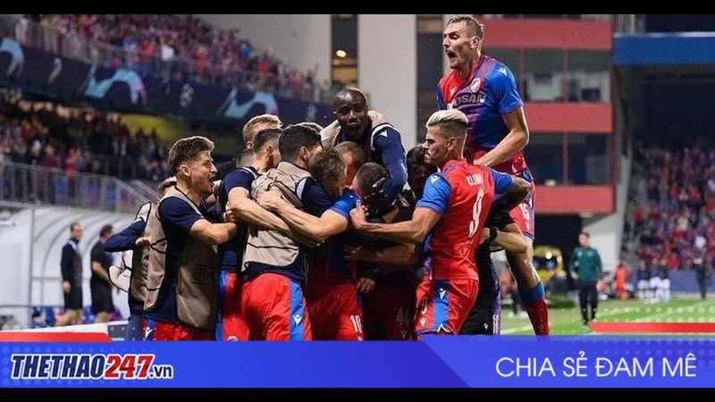 Cầu thủ Young Boys tiếp tục tấn công mạnh mẽ trước hàng phòng ngự của Plzen