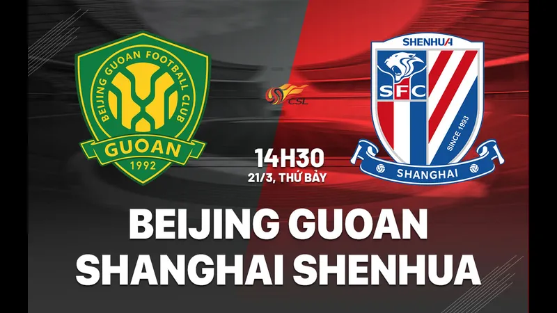 Cầu thủ Shanghai Shenhua vượt qua cầu thủ Beijing Guoan để tiến vào vùng cấm địa.