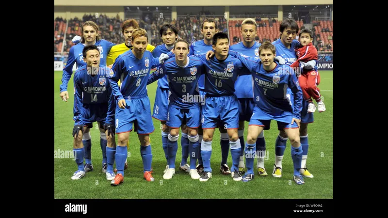 Cầu thủ Shanghai Shenhua và Beijing Guoan tranh chấp bóng trên sân - Lịch sử đối